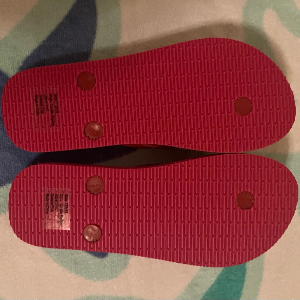 NWT Joyfolie Coralie Flip Flops in Fuchsia- Little Girls 12 - Picture 3 of 4